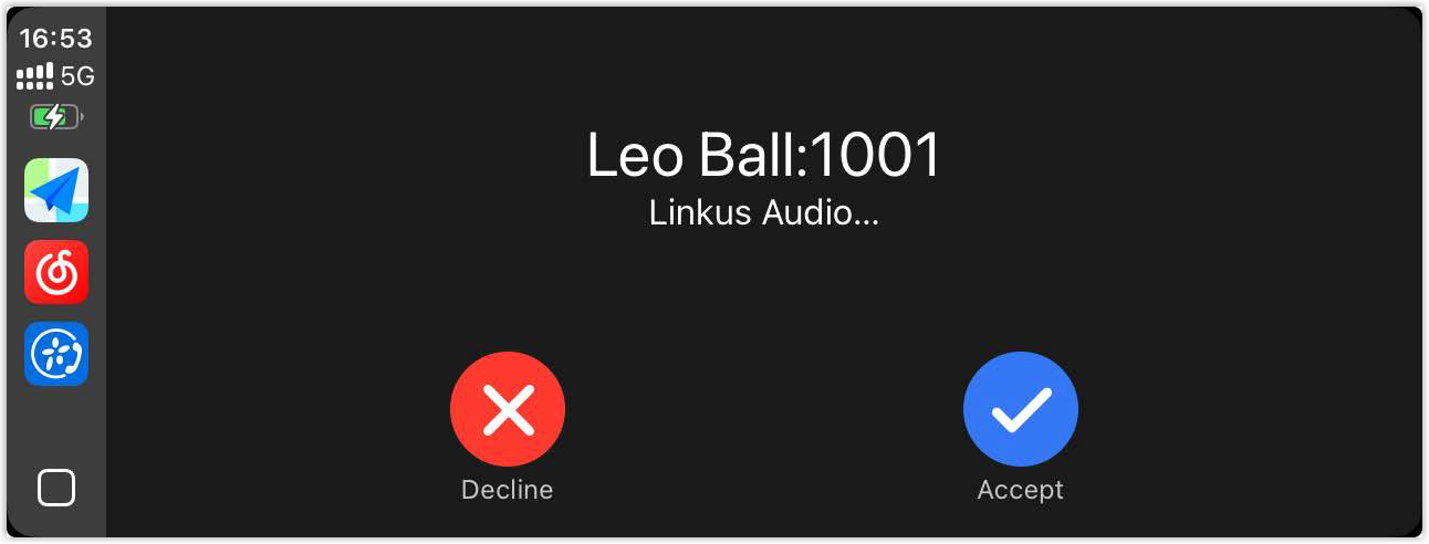 Cloud Voice, an incoming call on the CarPlay display with Accept and Decline options
