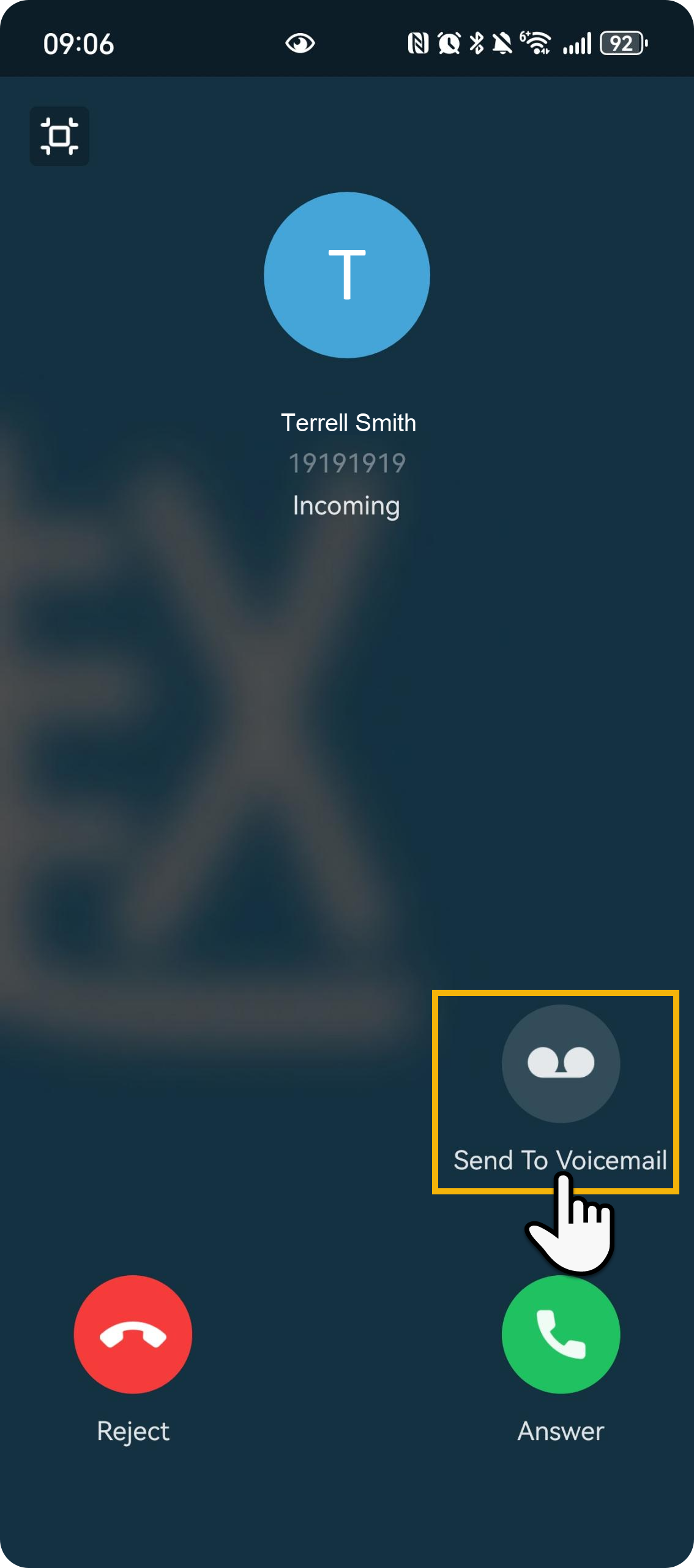 Incoming call screen with the voicemail option shown